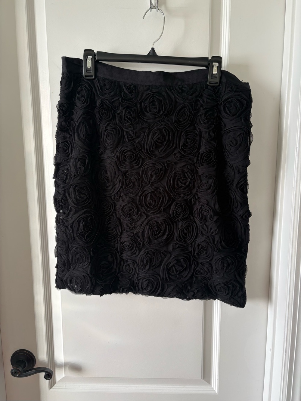 Banana Republic Black Rosette Textured Skirt Size 12 Floral Appliqué Lined